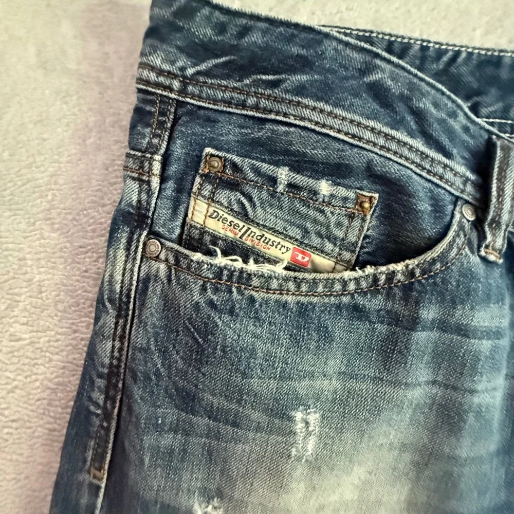 Diesel Viker Mens Jeans 36x32 Straight Leg Distressed Blue Wash 008B9 Button Fly